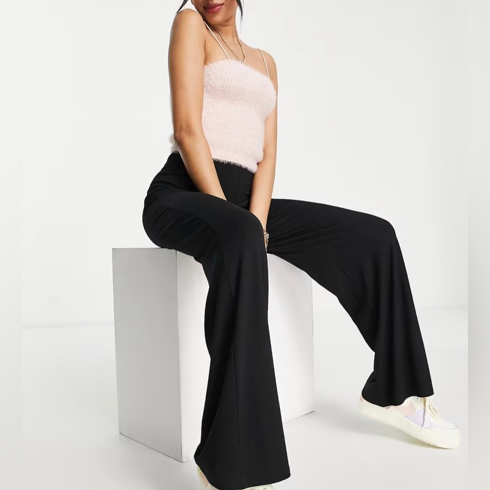 ASOS DESIGN Petite Basic Kick Flare Leggings - Black / US 2	 (New with tag)